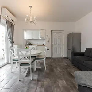 House Niko M With 6 Appartement Split